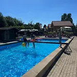 Nieuw!! Chalet De Luxe 4 Persoons Met Airco אתר קמפינג *